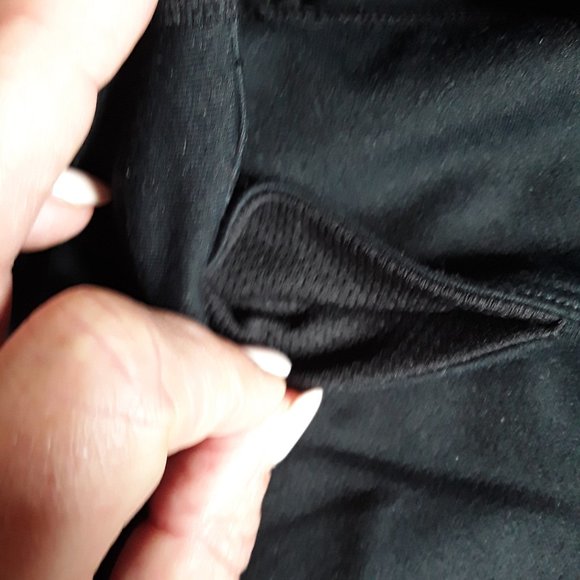 VGW-Fabletics Zoey Black Mesh Compression Capri - Picture 4 of 6